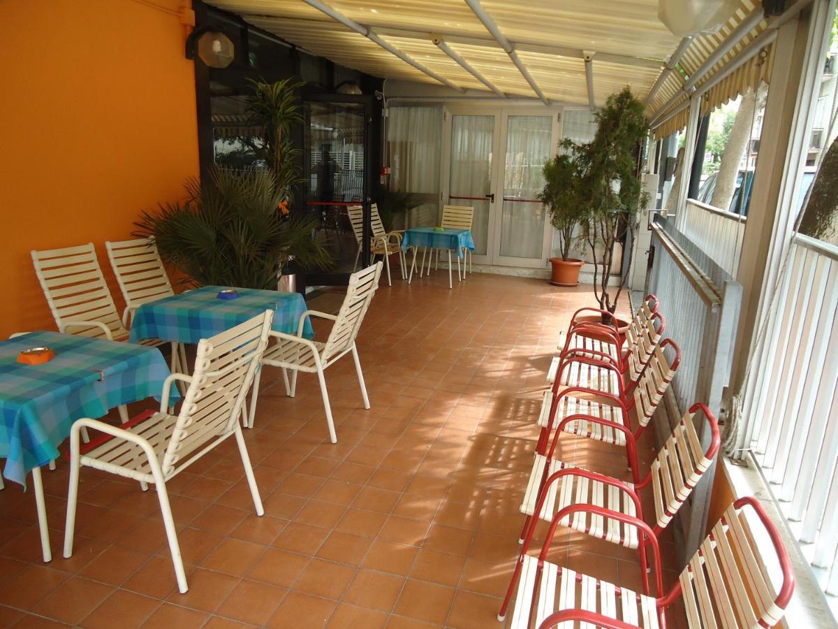 Hotel Castellani Ріміні Екстер'єр фото